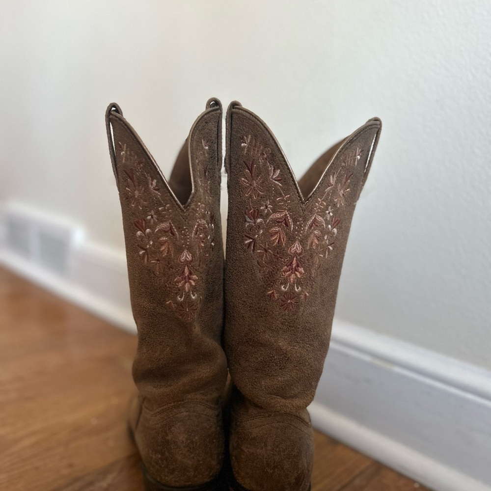 Ariat Brown Embroidered Heeled Boots - Picture 5 of 8